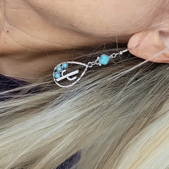 🔥LAST PAIR🔥 CACTUS TEARDROP EARRINGS - Picture 3 of 7